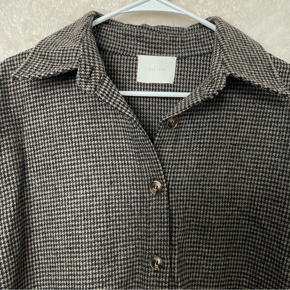 All Row Houndstooth Shacket - Picture 6 of 7
